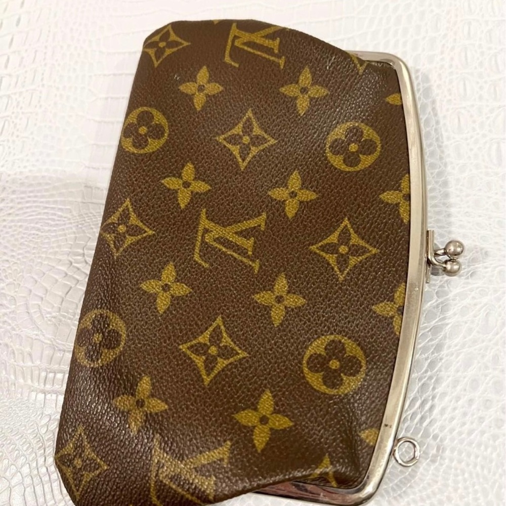 LOUIS VUITTON Kisslock Coin Wallet Clutch bag